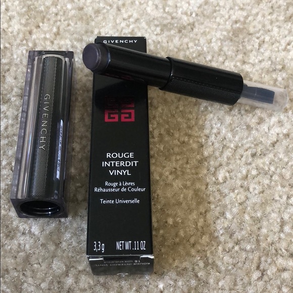 Givenchy Rouge Interdit Vinyl 16 Noir Revelateur